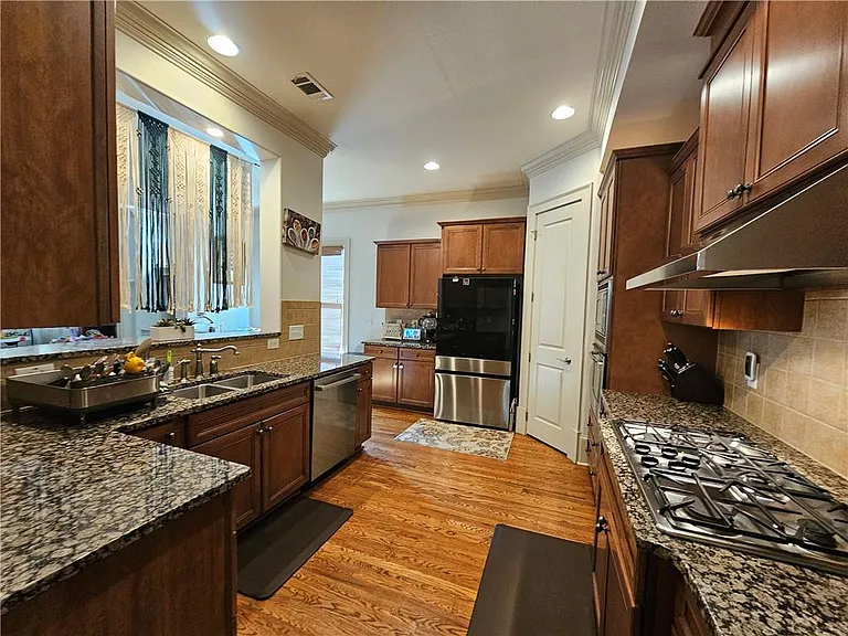 10924 Waters Rd — Photo 11