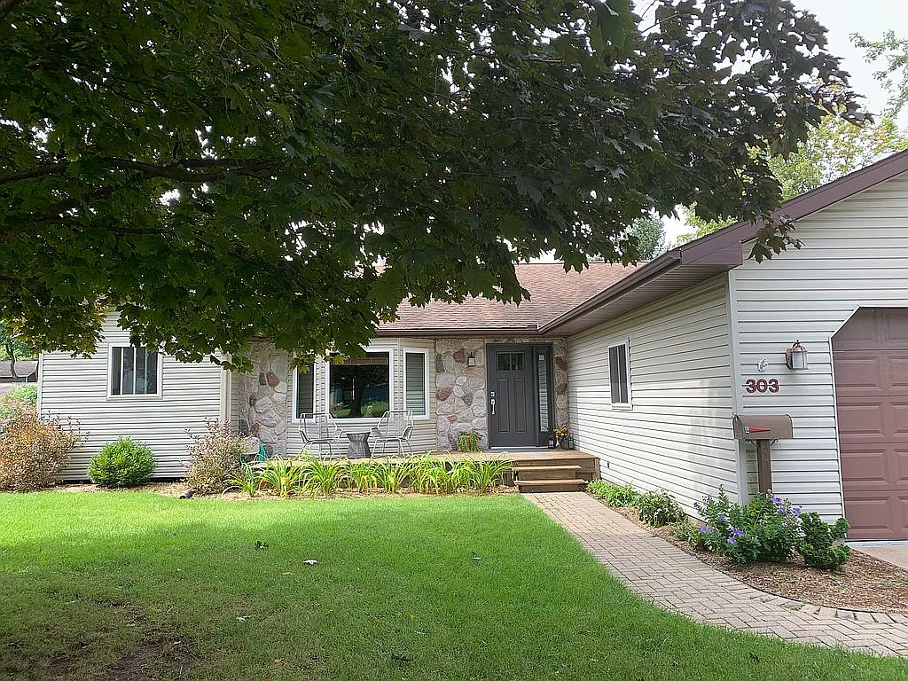 303 N Van Buren St photo 1