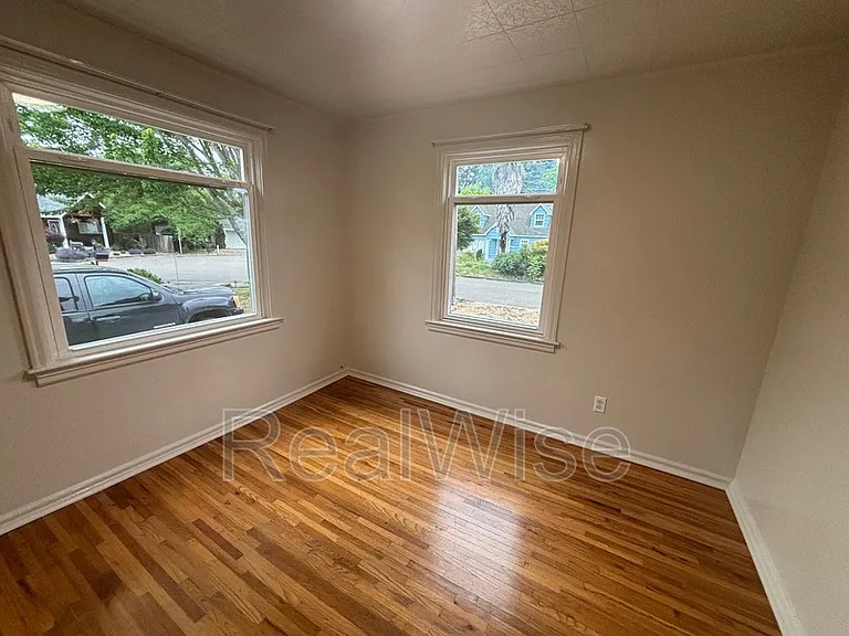 364 W Selmar Ct — Photo 9