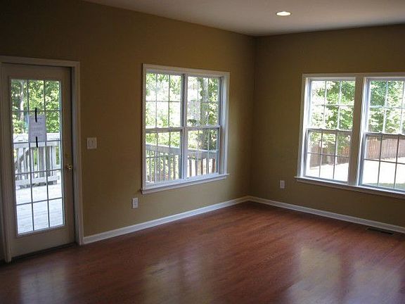 4th image of 571 Heritage Oaks Ct