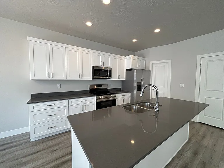 1073 S 4380 W — Photo 13