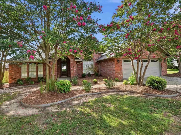 1015 Summerwood Dr, Conway, AR 72034