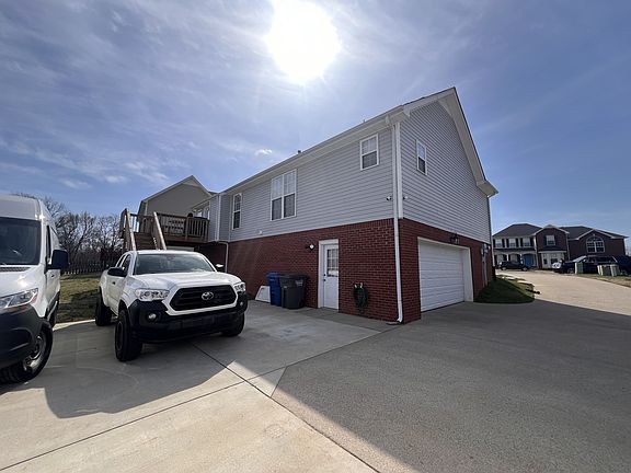 3rd image of 1383 Ambleside Dr