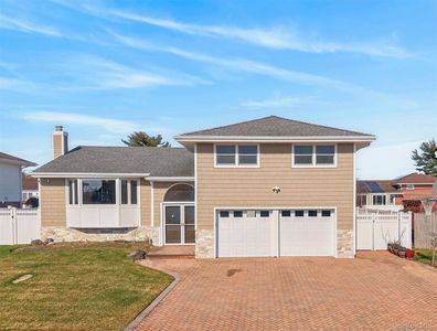 38 S Oaks Boulevard, Plainview, NY, 11803