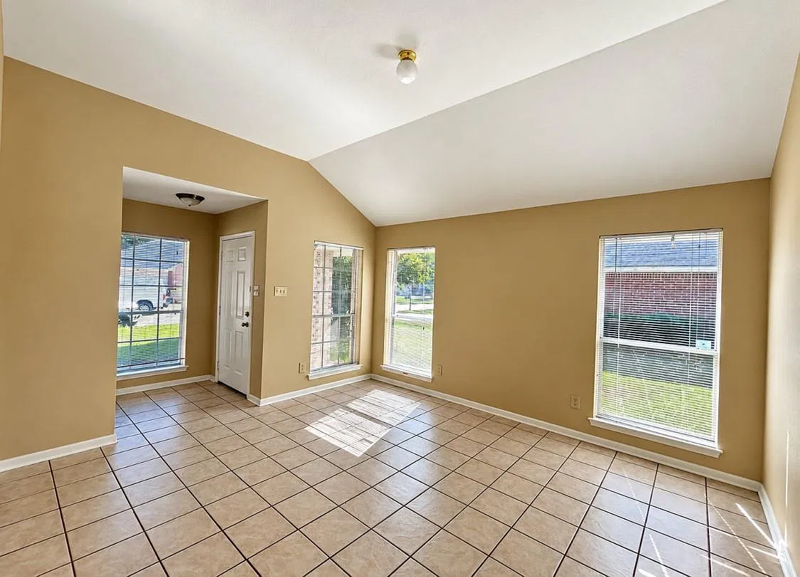 3 bed, 2.0 bath, 1691 sqft, $1,950 — Photo 4