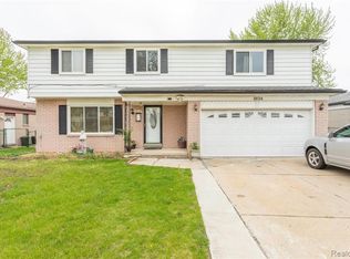 2624 Michael Dr, Sterling Heights, MI 48310