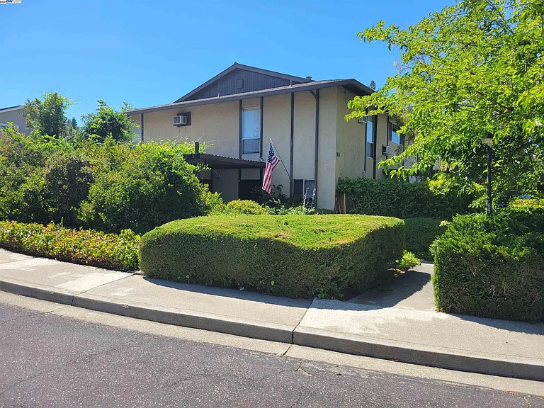 65 Donegal Way — Photo 3