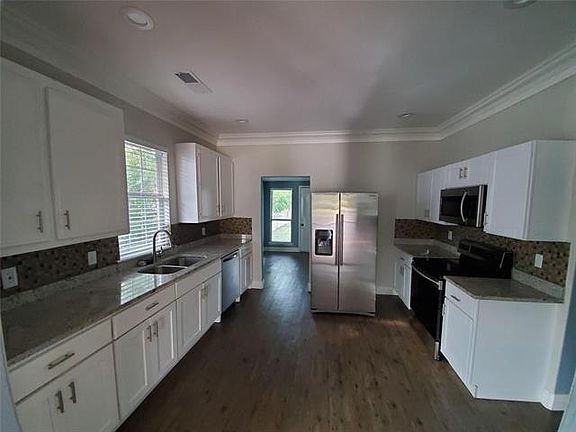 4th image of 1612 Walworth St