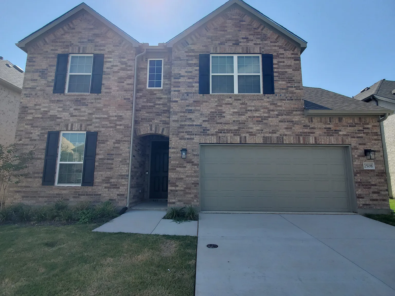 5 bed, 3303 sqft, $3,750 — Photo 1