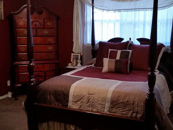 4th image of 300 Clairemont Dr