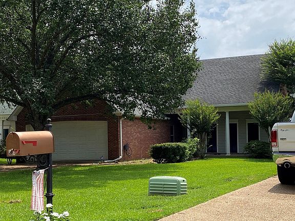 3rd image of 821 W Deerfield Dr