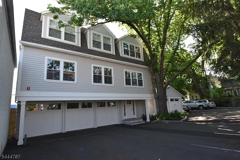 676 Bloomfield Ave #6