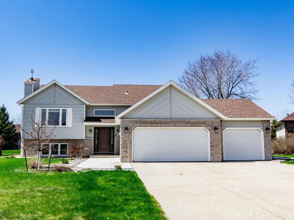 2715 33rd St S, Fargo, ND 58103