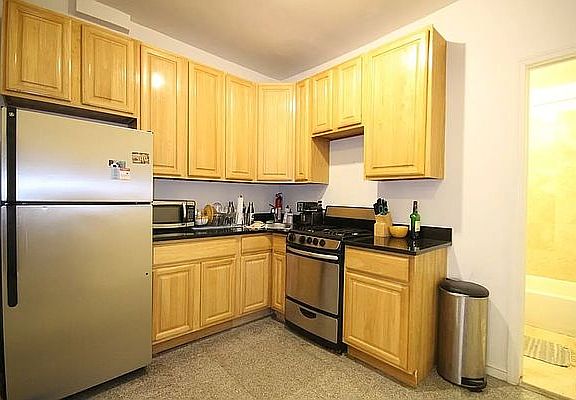 4th image of 216 W 79th St APT 2F