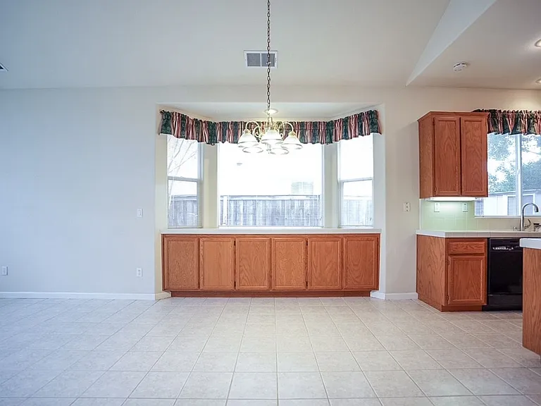 54 Summerbrooke Cir — Photo 9