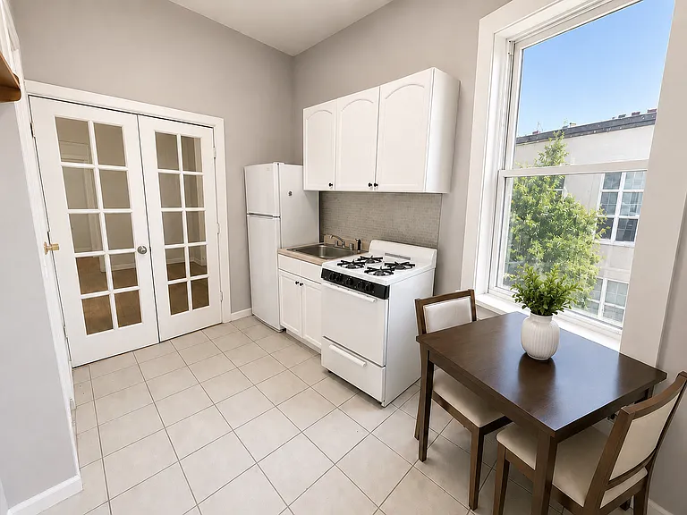 508 9th Ave #2R — Photo 2