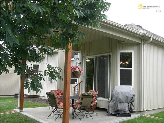 3rd image of 2725 S Woodbury Dr