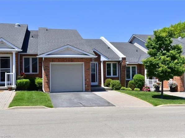 60 Rice Ave #18, Hamilton, ON L9C 7S3