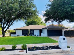514 Bayberry Ln, Euless, TX 76039