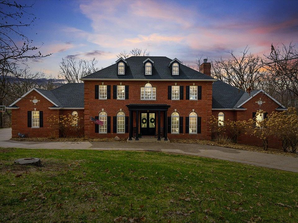 1st image of 77 Roosevelt Dr