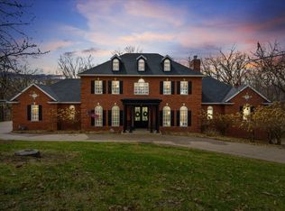 77 Roosevelt Dr, East Dubuque, IL 61025