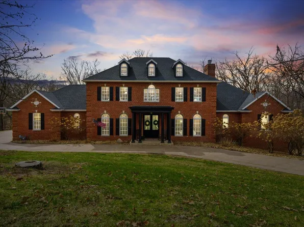 77 Roosevelt Dr, East Dubuque, IL 61025