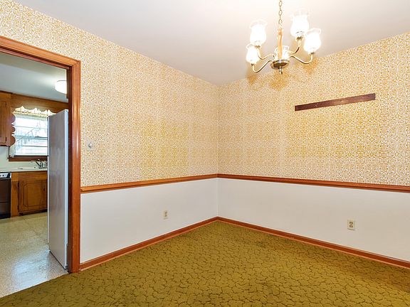 5th image of 3834 Paramount Dr