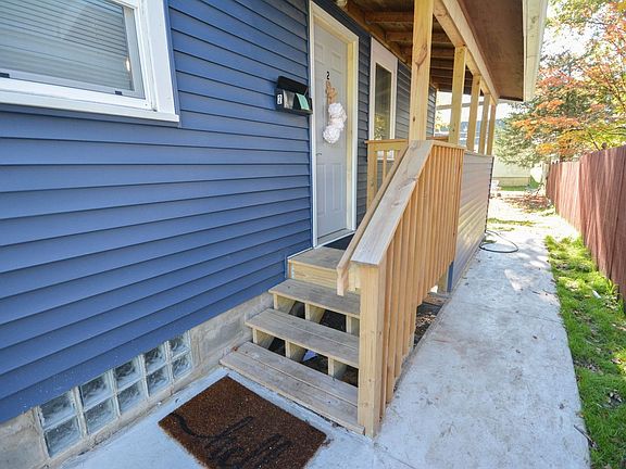 2nd image of 226 11th St SE #2