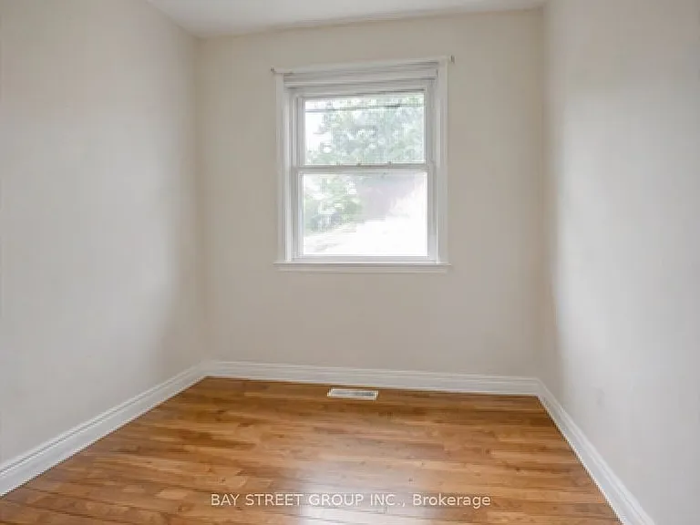 66 Walter Ave #MAIN — Photo 4