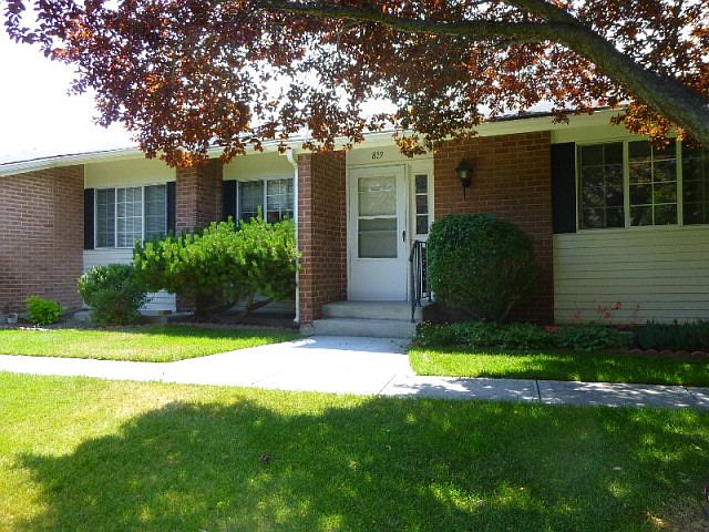 1st image of 819 Linden Pl
