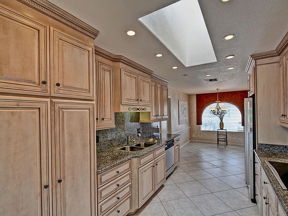 5th image of 9415 W Briarwood Cir