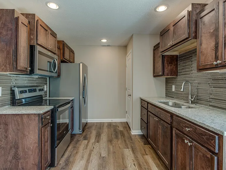313 N Diagonal St — Photo 13