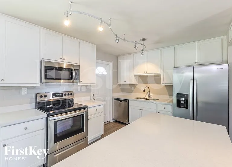 5037 W Krall St — Photo 5