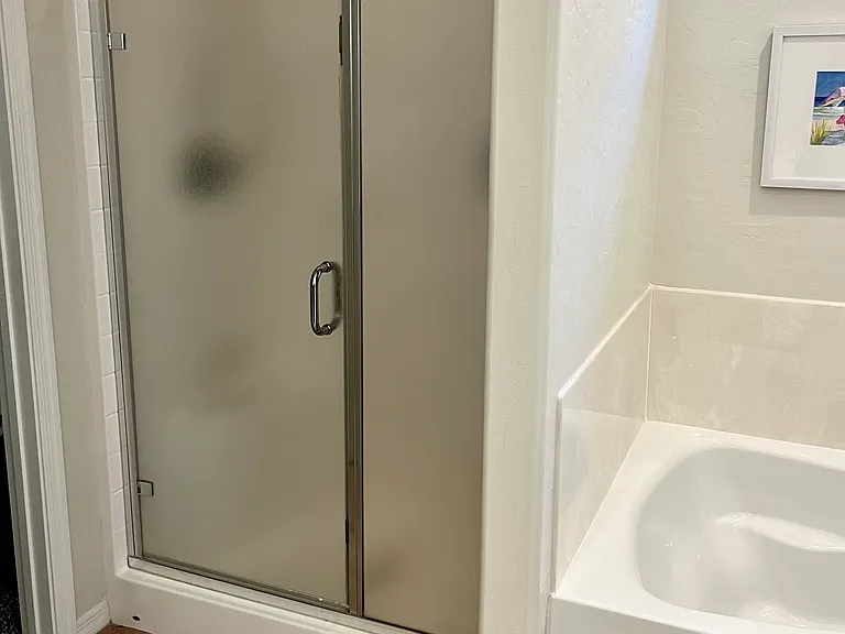 Shower and tub in primary en suite bathroom