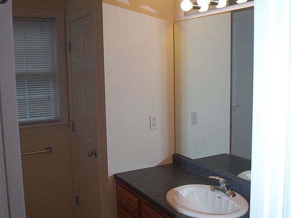 4th image of 6 Messenger St Unit 13