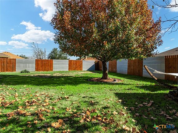 5th image of 210 Lakewood Dr