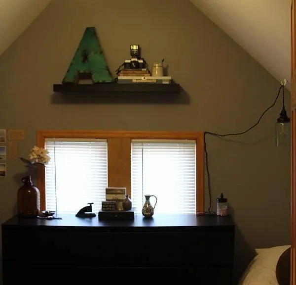 Bedroom 2 (Upstairs)