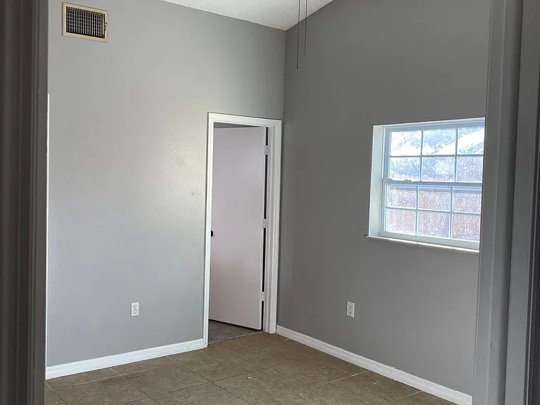 576 Still Meadows Cir W — Photo 5