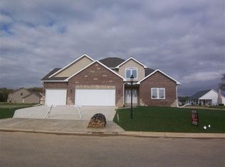 204 Conaghan Dr, Groveland, IL