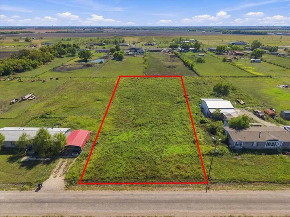 276 Winding River Cir, Farmersville, TX 75442