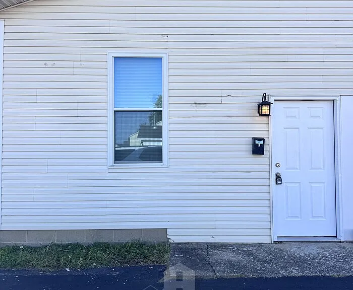 450 Long St #E — Photo 2