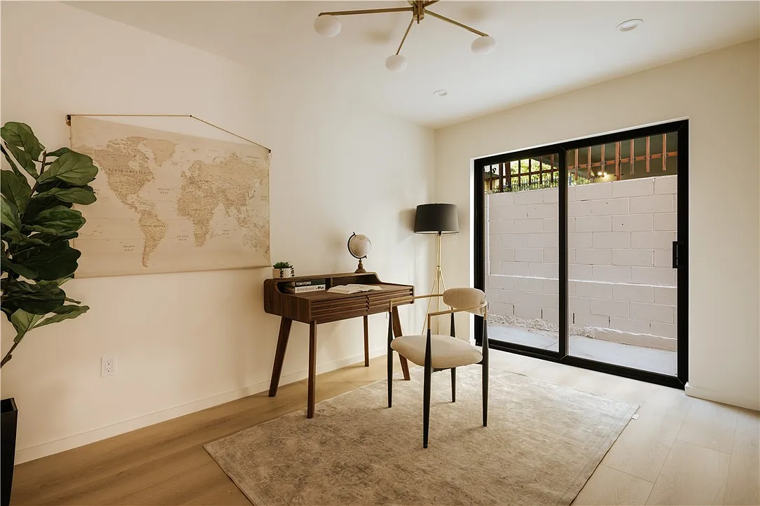 4 bed, 4.5 bath, 1916 sqft, $5,958 — Photo 4