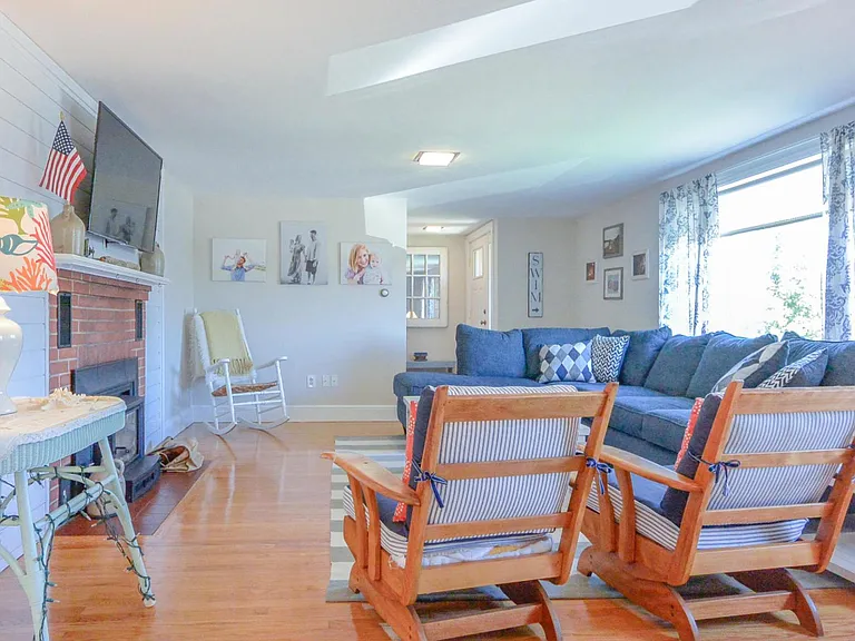 2 Sunset Dr — Photo 3