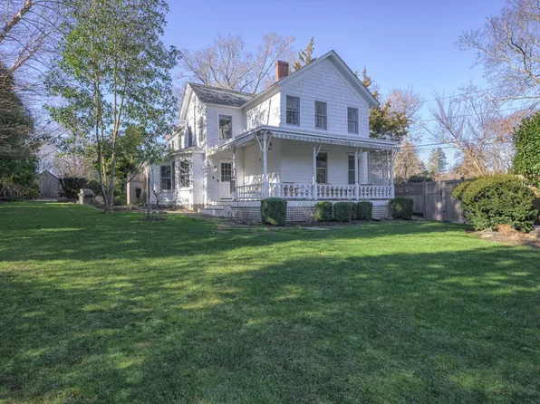 261 N Main St, Southampton, NY 11968
