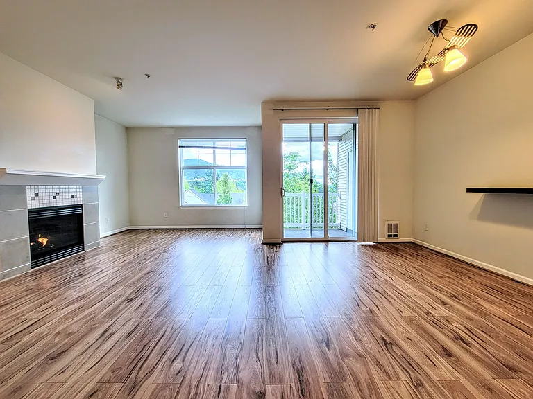 23420 SE Black Nugget Rd #F201 — Photo 3