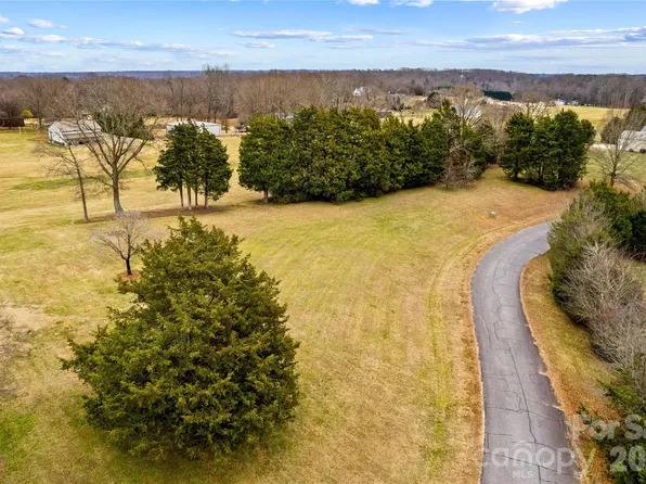 125 Cloud Top Ln, Mooresville, NC 28115