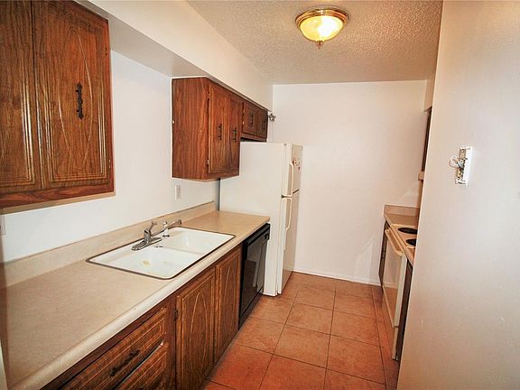 2nd image of 522 Orange Dr APT 35