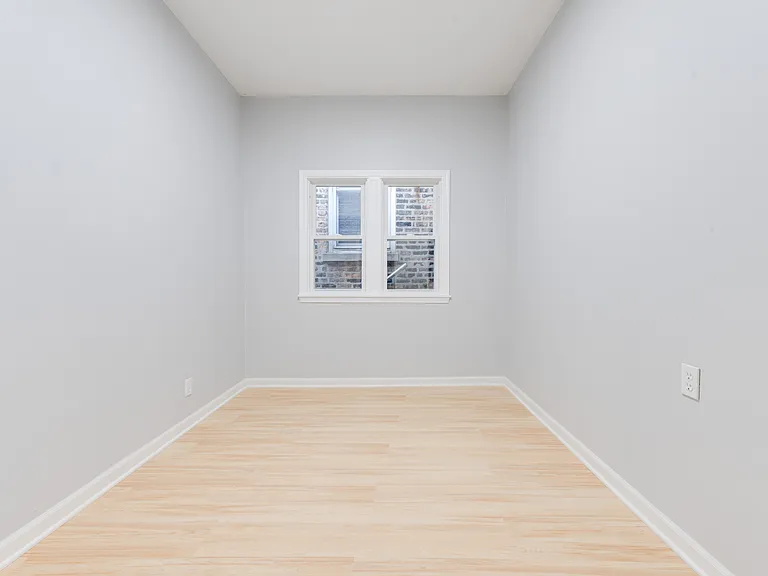2625 S Union Ave — Photo 18