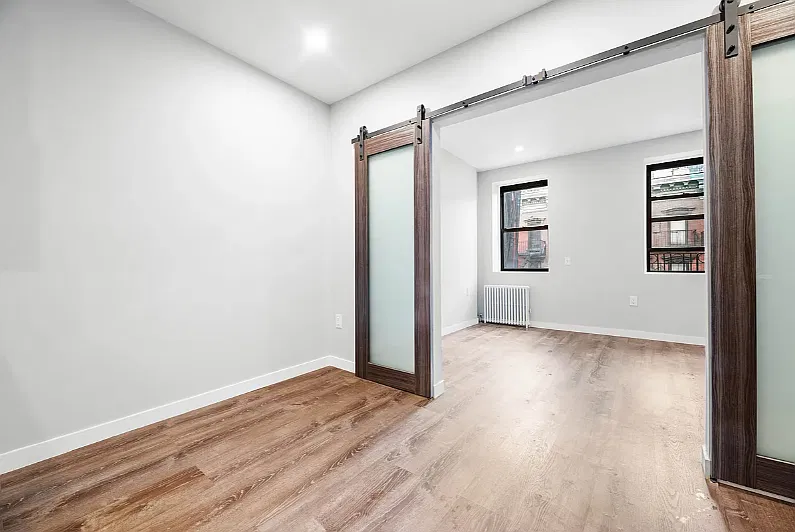 437 W 46th St — Photo 2