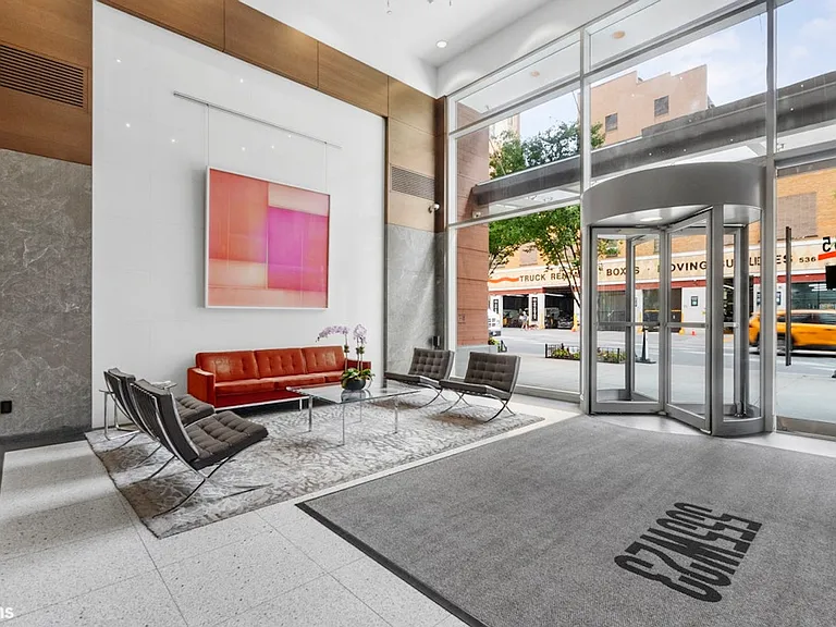 555 W 23rd St #S10L — Photo 14